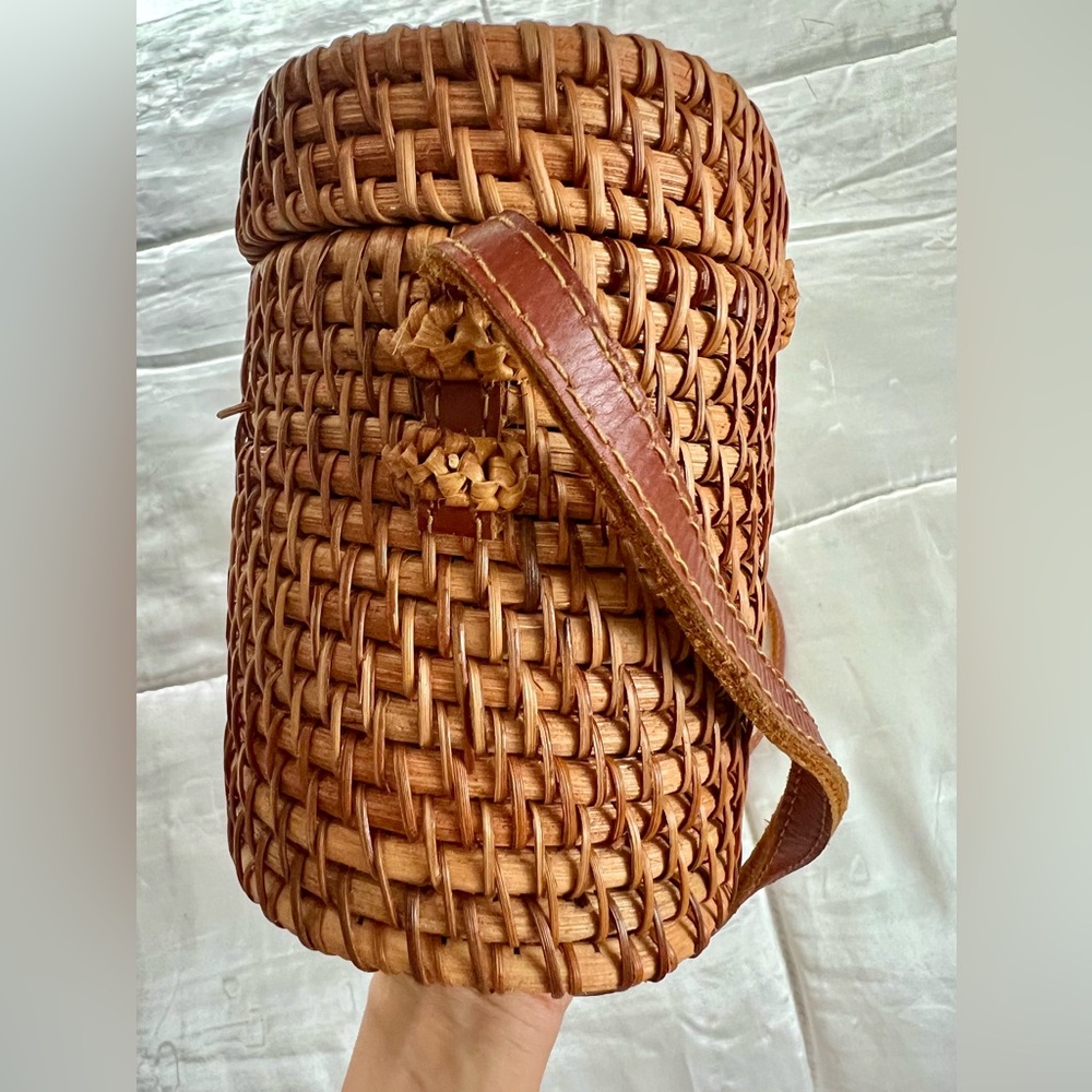 Handmade Rattan Camera Shoulder Bag – Boho Crossbody - Picture 11 of 15